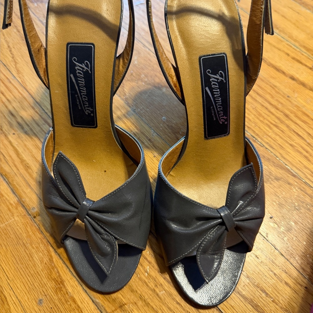 FAMMANTE Black Women's Heels with Bow Accent SIZE 5